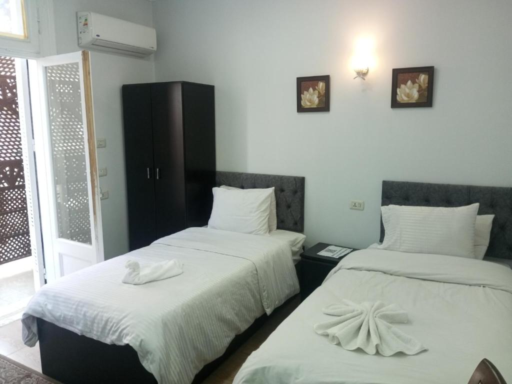 Postel nebo postele na pokoji v ubytování New Panorama Palace