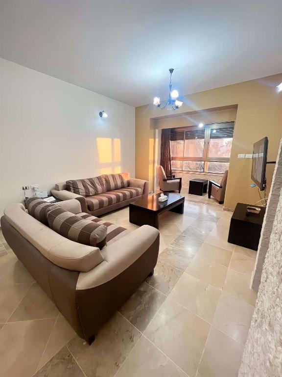 Downtown Delight - Housity