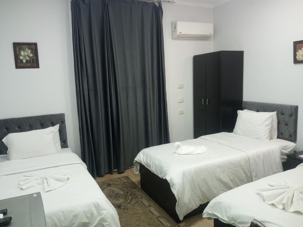 Postel nebo postele na pokoji v ubytování New Panorama Palace