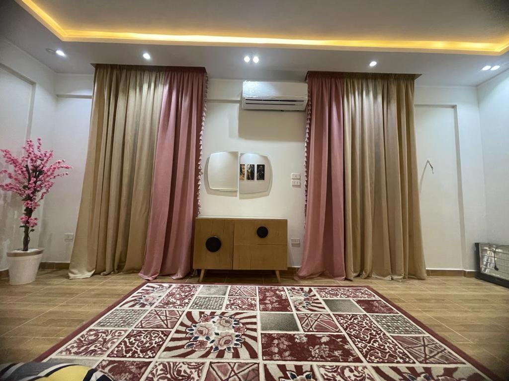 Fotografie z fotogalerie ubytování فيلا للايجار اليومى فى الريف الاوربي طريق مصر اسكندرية الصحراوي قريبة من مطار سفنكس وبجوار هايبر وان الصحراوي- 5 غرف نوم-حمام سباحة-شواية- كيدز ايريا- جيم- بلياردو v destinaci ‘Ezbet Sharikât Wardan