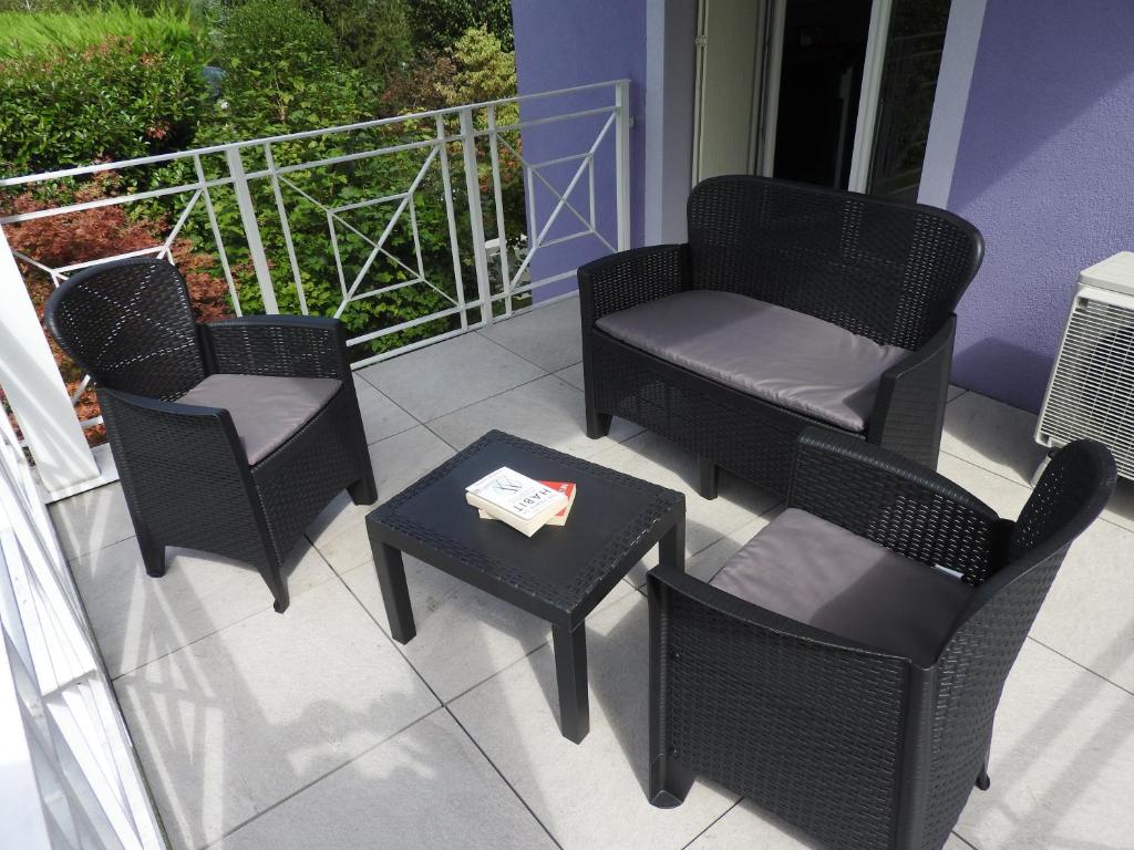 A seating area at "Lake & Mountain" Summer House