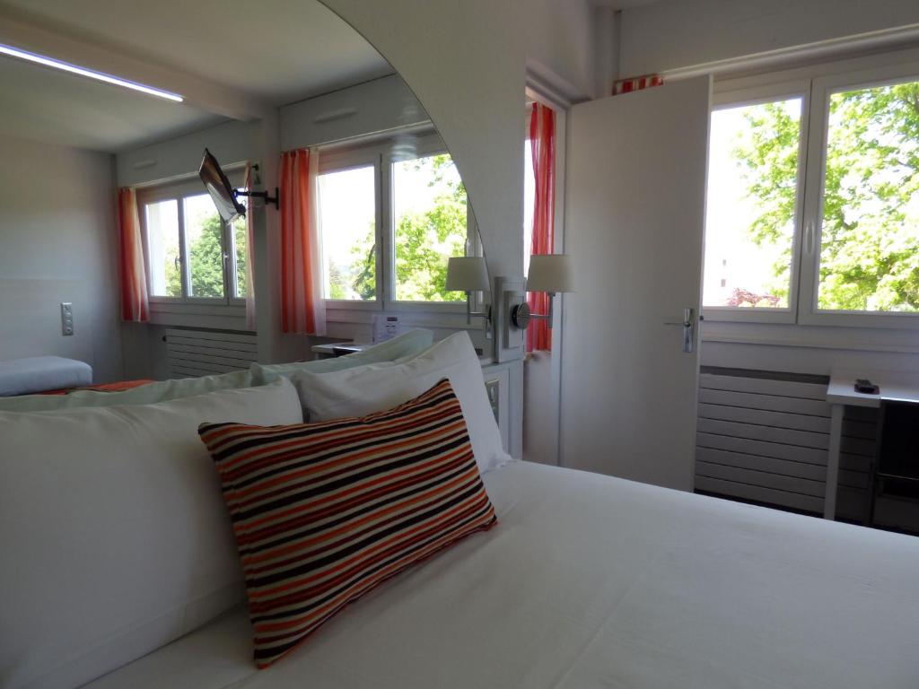 Postel nebo postele na pokoji v ubytování Cit'Hotel Escatel