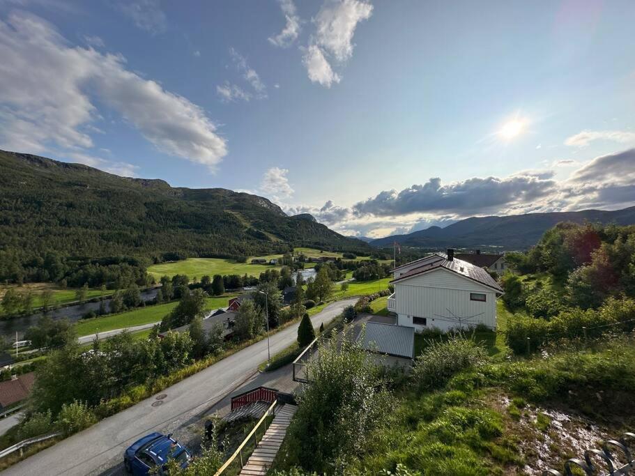 una vista aérea de una carretera con una casa y montañas en Apartment in Astrup’s Kingdom, en Vassenden