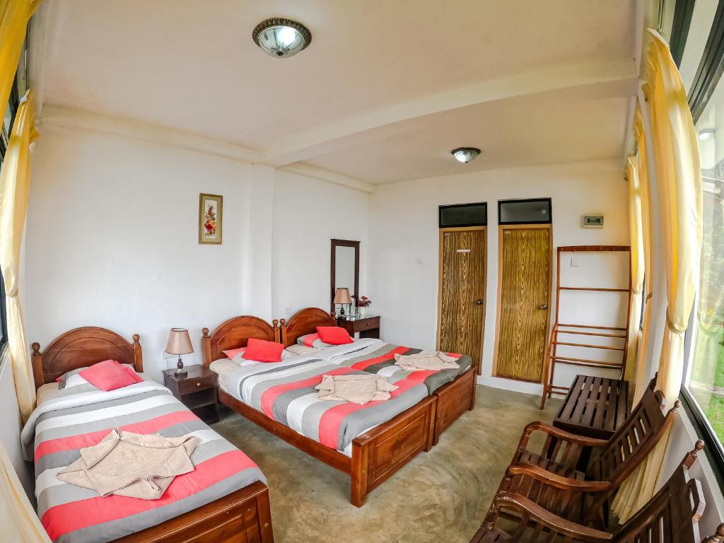 Postel nebo postele na pokoji v ubytování Hill Safari - Tea Estate Villa