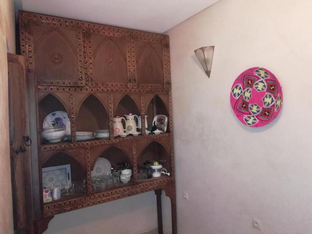 Příslušenství pro přípravu čaje a kávy v ubytování Riad Achwaq