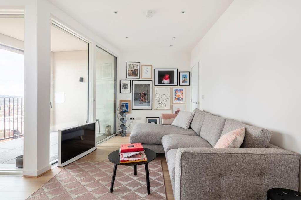 a living room with a couch and a tv at Cozy flat in hip East London in London