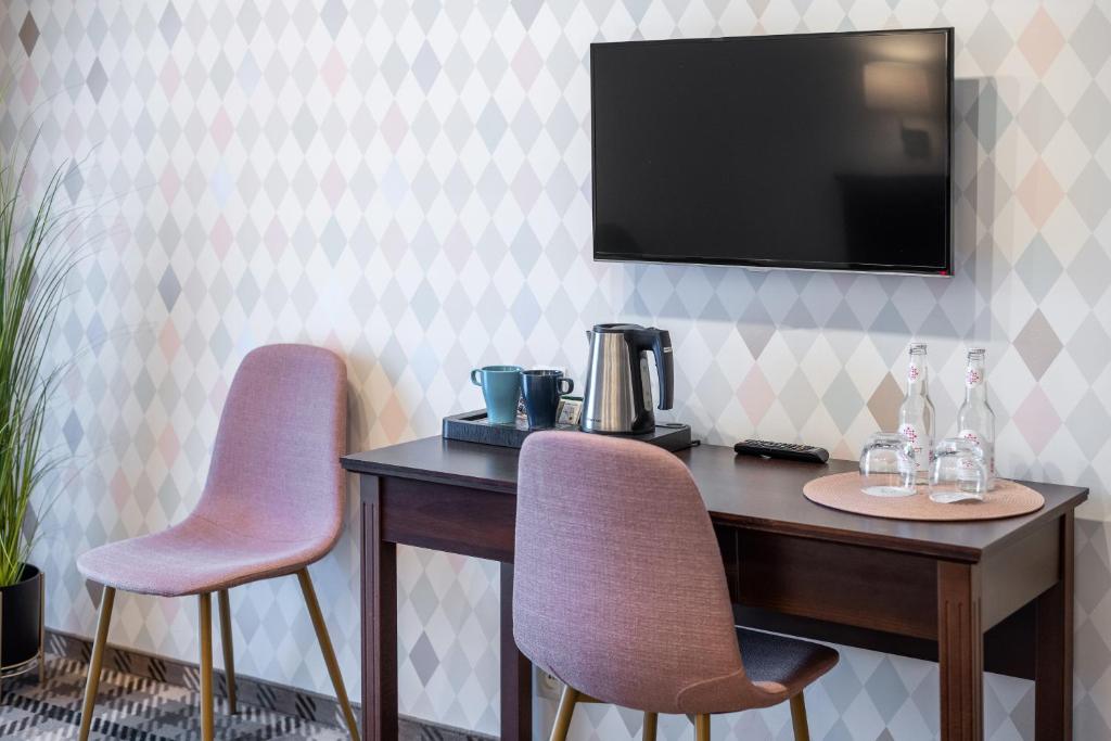 Televízia a/alebo spoločenská miestnosť v ubytovaní Sielanka Pokoje Hotelowe, Restauracja - Ustroń
