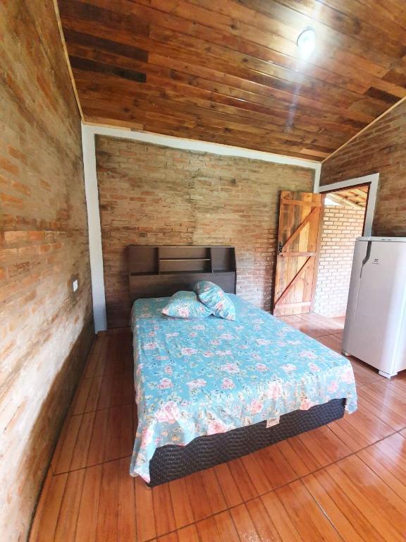 Postel nebo postele na pokoji v ubytování Chalé e Camping Elementais