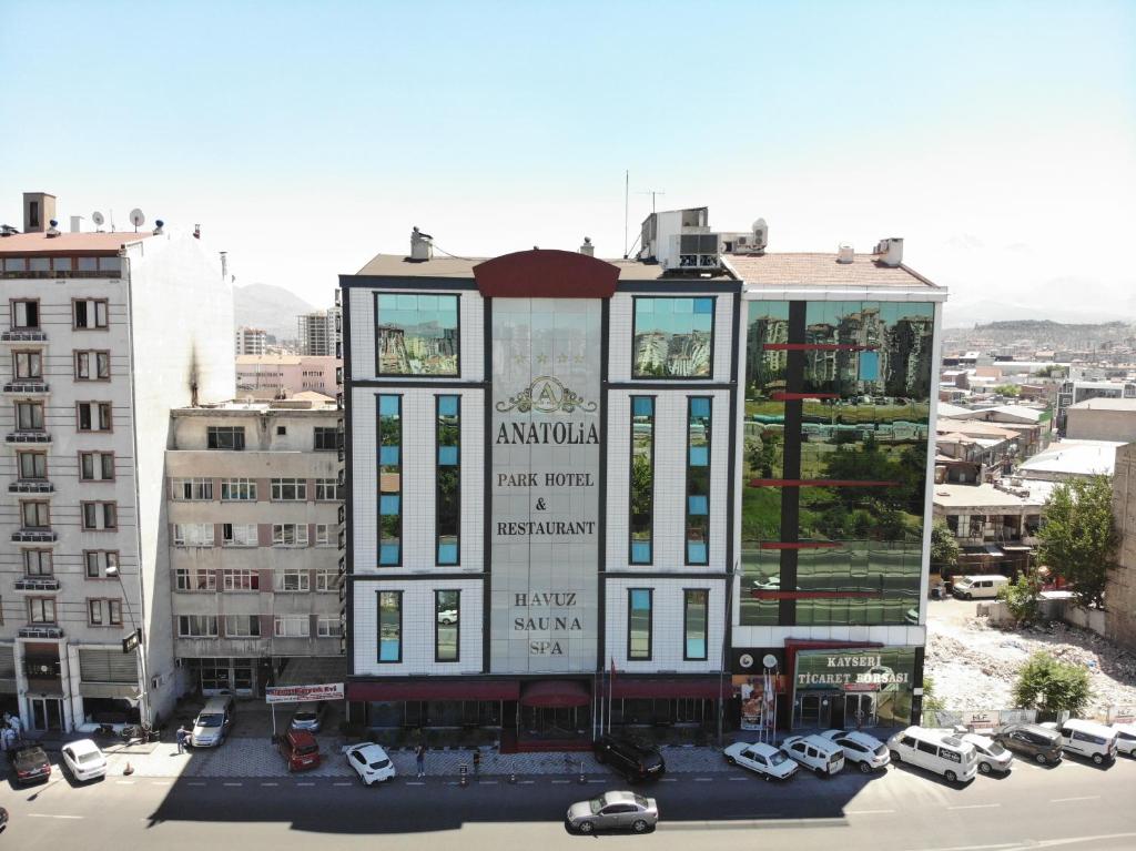 een gebouw met een bord aan de zijkant bij Anatolia Park Hotel in Kayseri