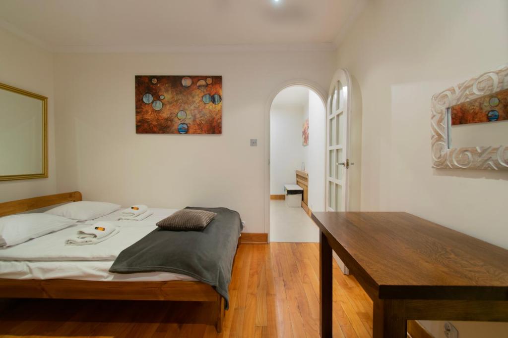 Posteľ alebo postele v izbe v ubytovaní Stylish 2 bedroom apartment Morsztynowska street
