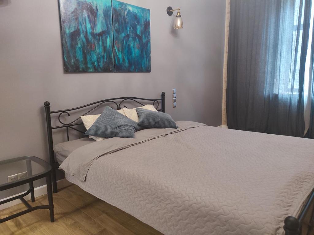 En eller flere senge i et værelse på Уютный лофт среди старых парков