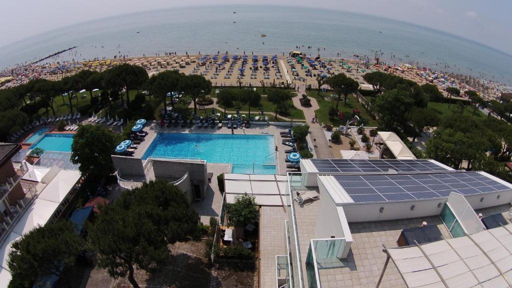 Bazén v ubytovaní Park Hotel Ermitage Resort & Spa alebo v jeho blízkosti