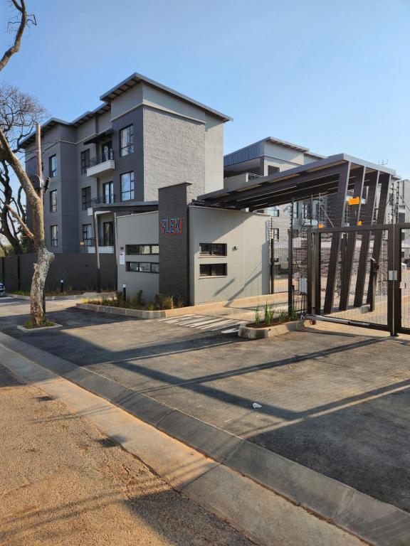 przystanek autobusowy przed budynkiem w obiekcie 97B Flex 2 on Murray, Waverly w mieście Johannesburg