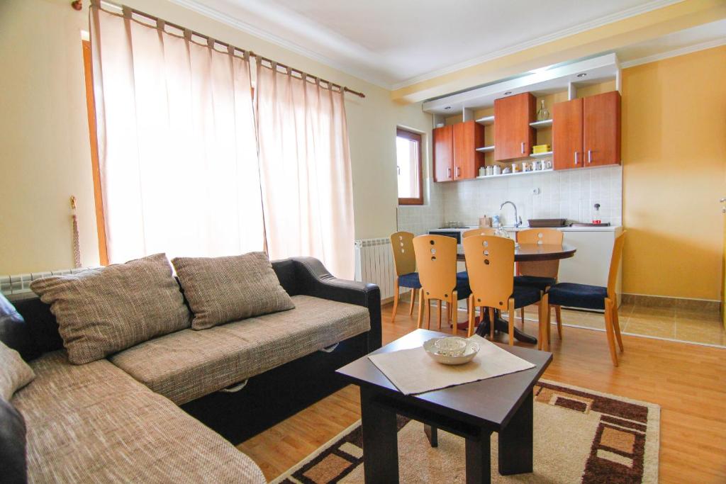 Kuchyň nebo kuchyňský kout v ubytování Apartments Andrić