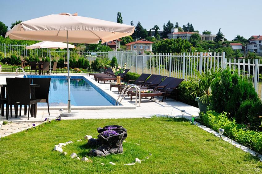 The swimming pool at or close to Sea Dream Rental Apartments