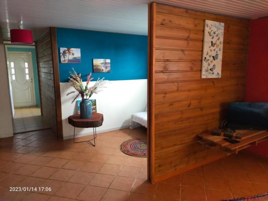 Posezení v ubytování Douceur des Hauteurs bas de villa, piscine privée
