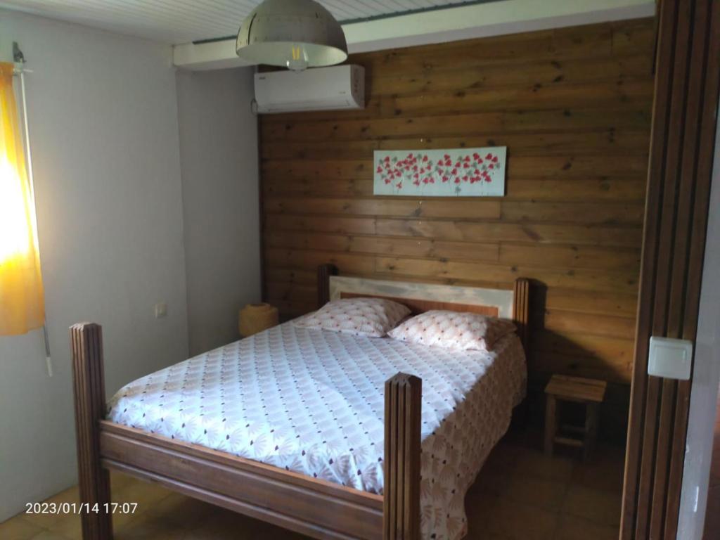 Postel nebo postele na pokoji v ubytování Douceur des Hauteurs bas de villa, piscine privée