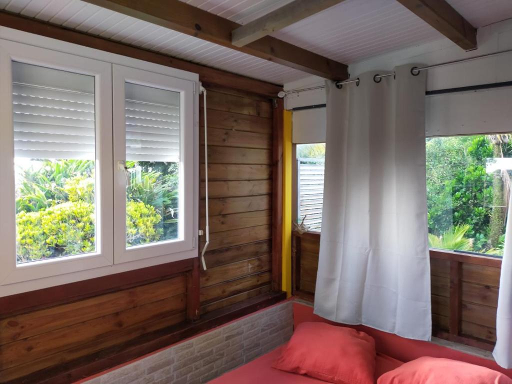 Fotografie z fotogalerie ubytování Douceur des Hauteurs bas de villa, piscine privée v destinaci Sainte-Luce