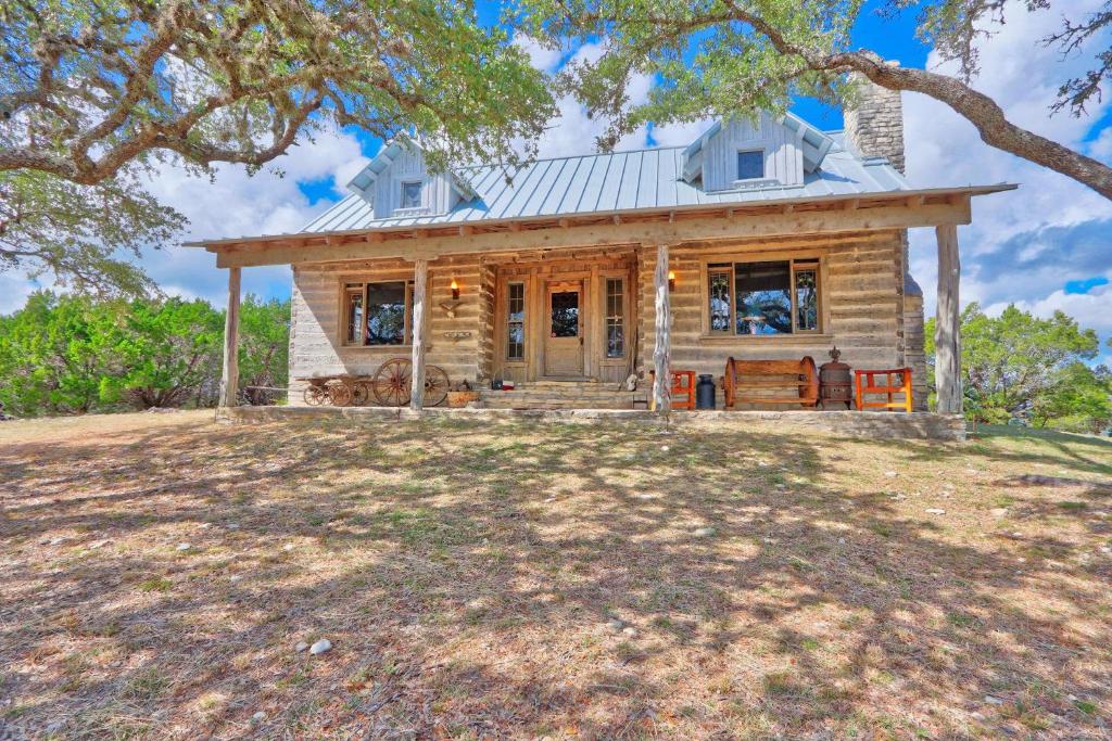 Log Cabin at Old Glory Ranch - Two-Bedroom Holiday Home