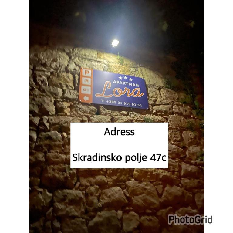Certifikát, hodnocení, plakát nebo jiný dokument vystavený v ubytování Lora