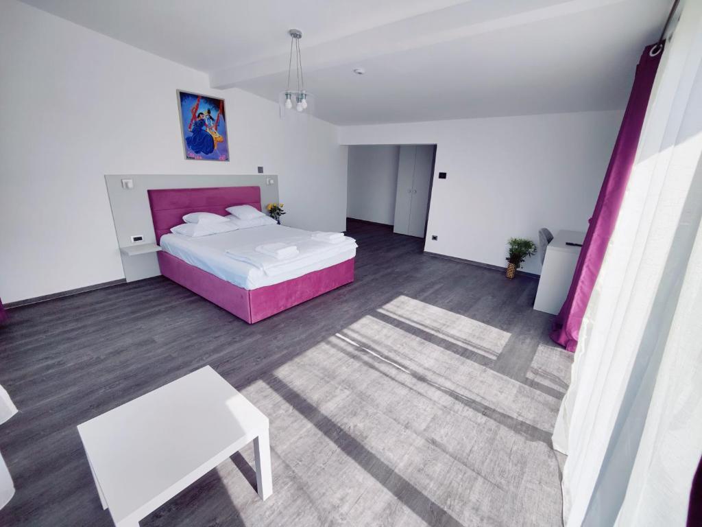 Postel nebo postele na pokoji v ubytování JAI GIRIDHARI