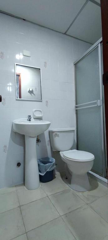 Koupelna v ubytování Hostal Cigarra