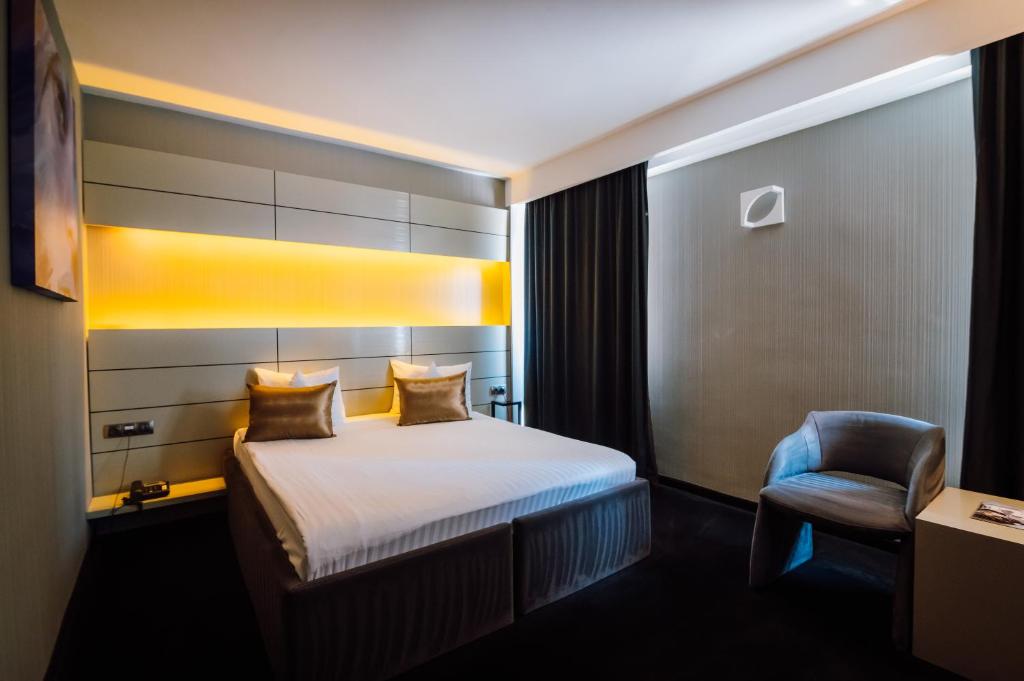 Postel nebo postele na pokoji v ubytování Plaza V Executive Hotel