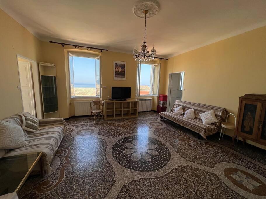 TV o dispositivi per l'intrattenimento presso Vasto apt panoramico 3 min mare