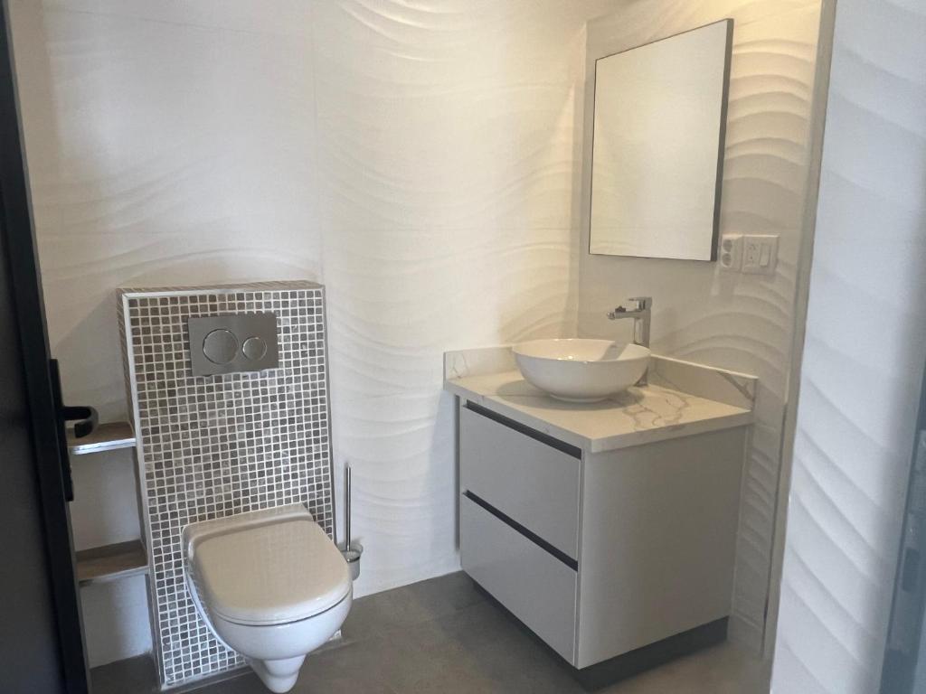 Bagno di Lagun Sunset Resort All Natural Clothing Optional