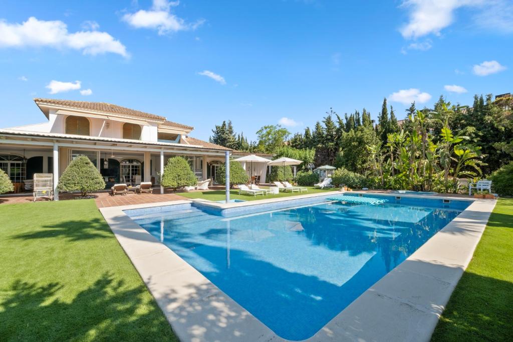 Bazén v ubytování UALIDIA GOLF Suites nebo v jeho okolí