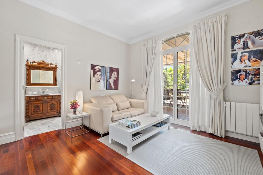 Posezení v ubytování UALIDIA GOLF Suites