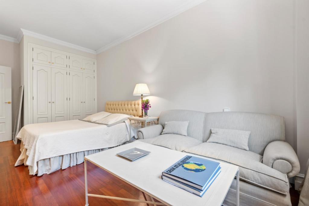 Postel nebo postele na pokoji v ubytování UALIDIA GOLF Suites
