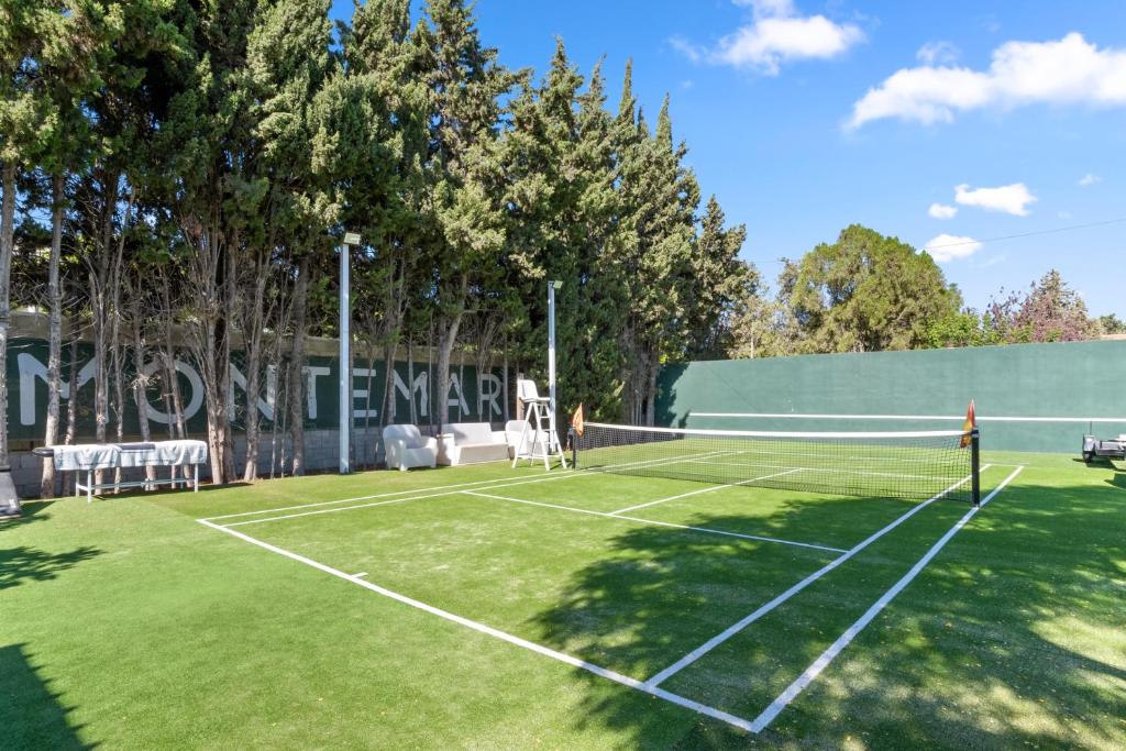 Tenis a/nebo squash v ubytování UALIDIA GOLF Suites nebo okolí