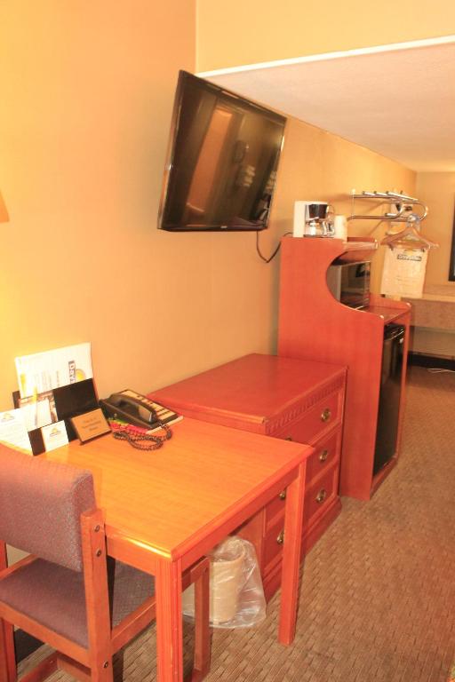 Kuchyň nebo kuchyňský kout v ubytování Days Inn by Wyndham Elko