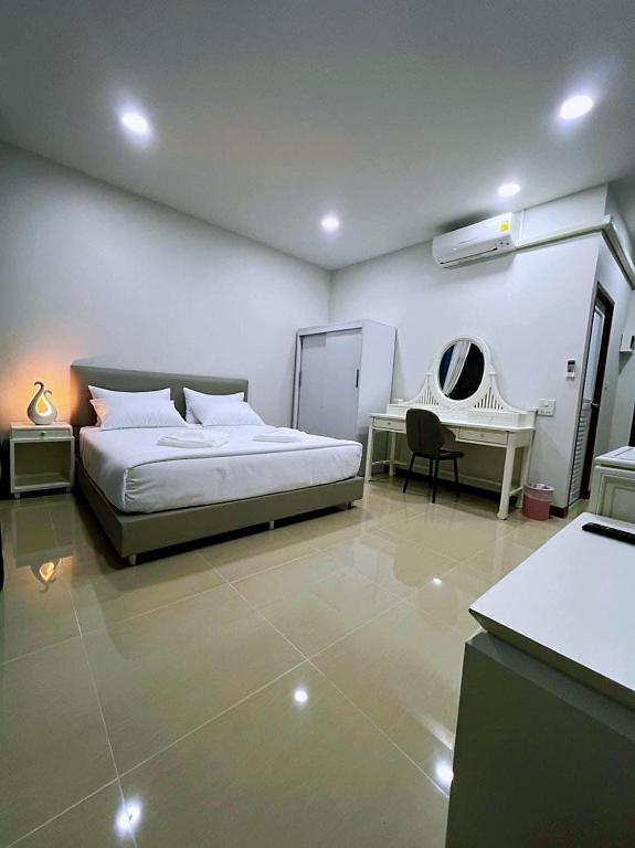 Postel nebo postele na pokoji v ubytování คีรีศิลป์ รีสอร์ท เชียงราย (Khirisin Resort Chiang rai)