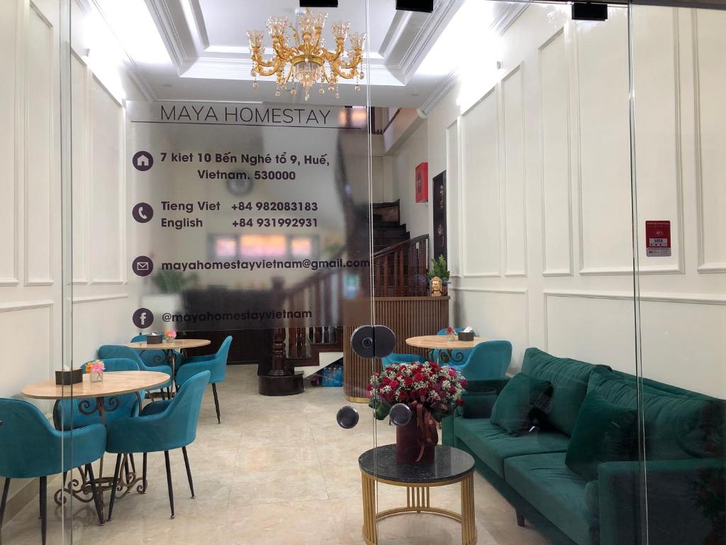 Khu vực ghế ngồi tại Maya Homestay