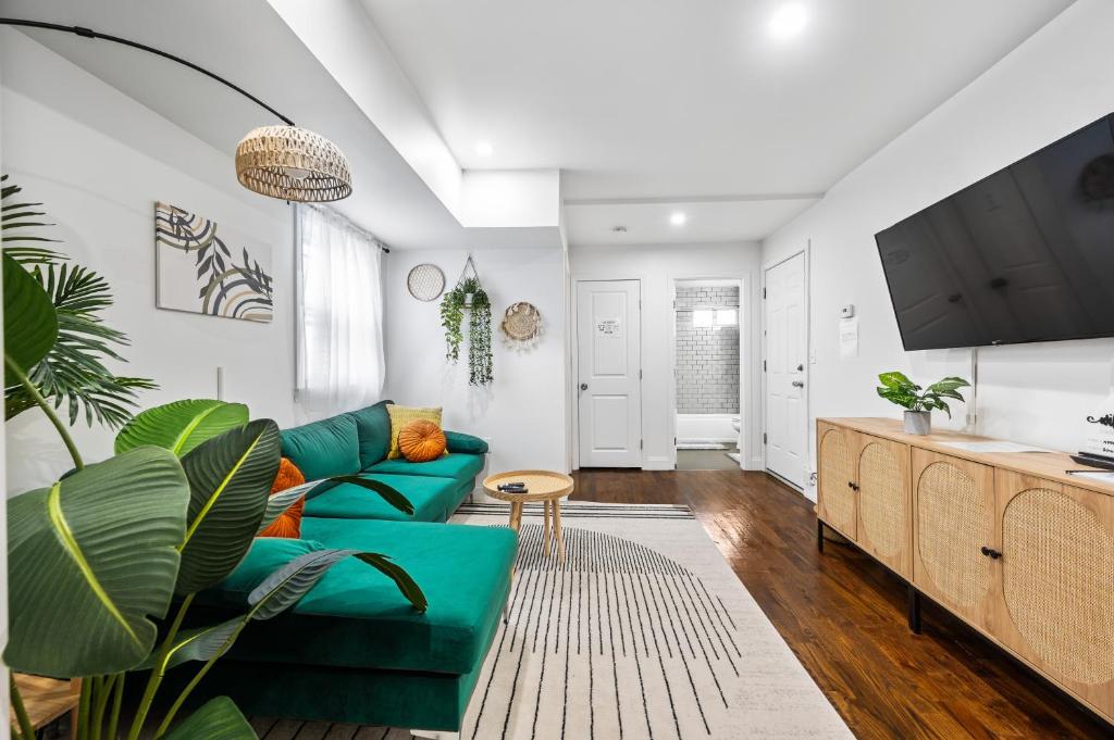 Apartment Boho Escape, Walk to Yale, 3BR, Washer Dryer, New Haven, CT