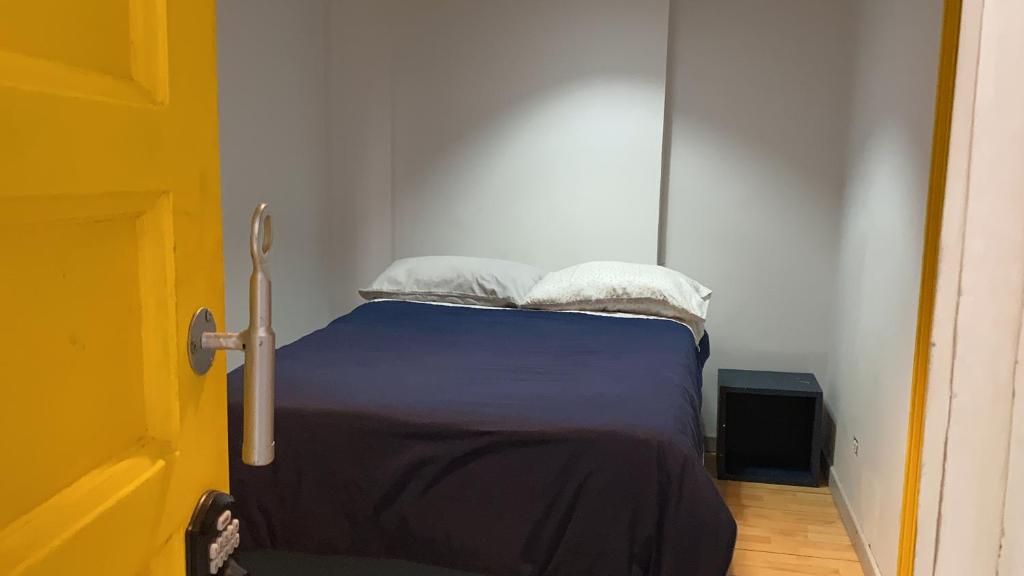 Postel nebo postele na pokoji v ubytování Fardo Hotel Autónomo en Bogotá - Zona T - Recepción Digital 24H