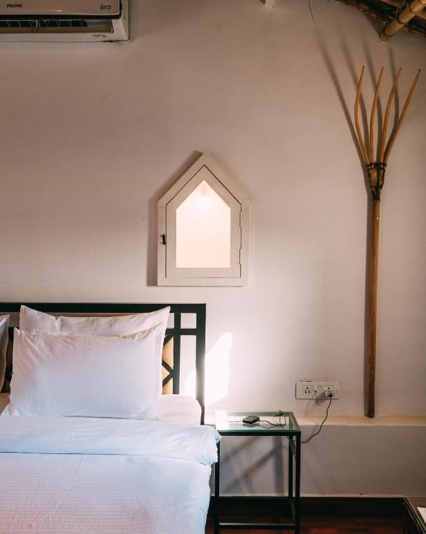 Postel nebo postele na pokoji v ubytování The Luxe Pushkar - A Luxury Farmstay in Pushkar