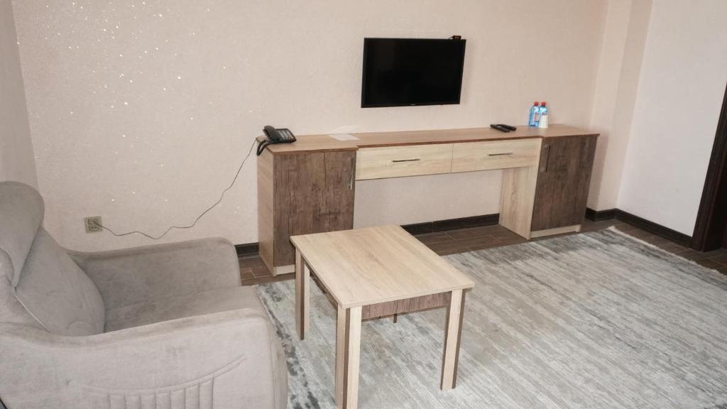TV a/nebo společenská místnost v ubytování Classic Hotel