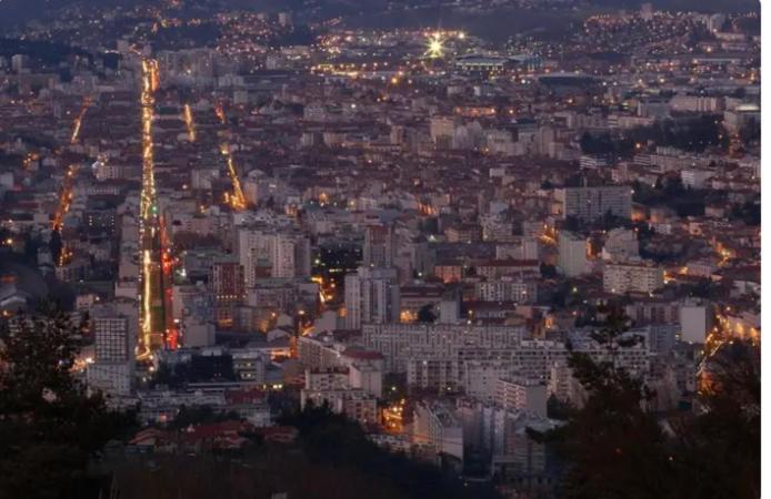 Widok na miasto Saint-Étienne z tego apartamentu