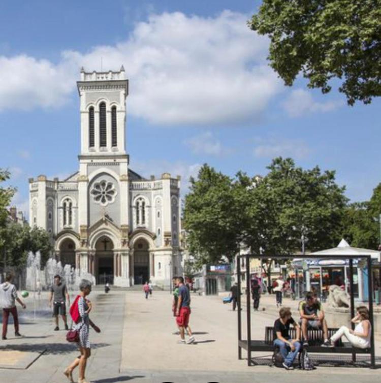 Goście zatrzymujący się w obiekcie Studio cosy Saint-Étienne centre ville