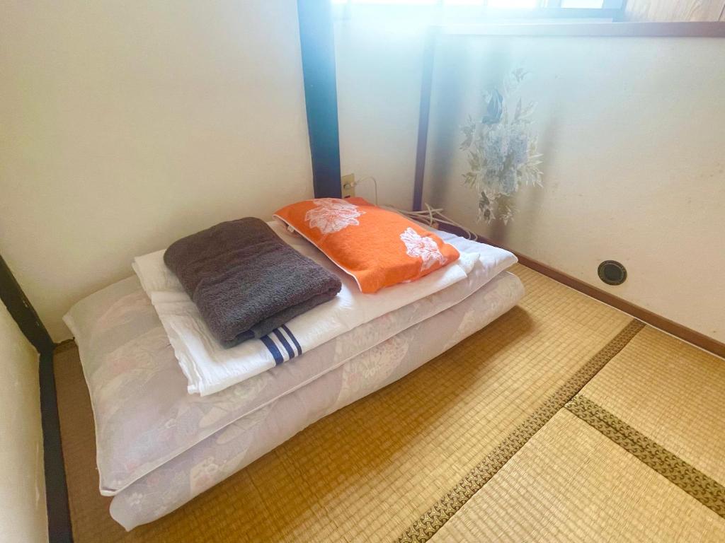 Postel nebo postele na pokoji v ubytování みんなでつくるふるさとウエダイラハウス