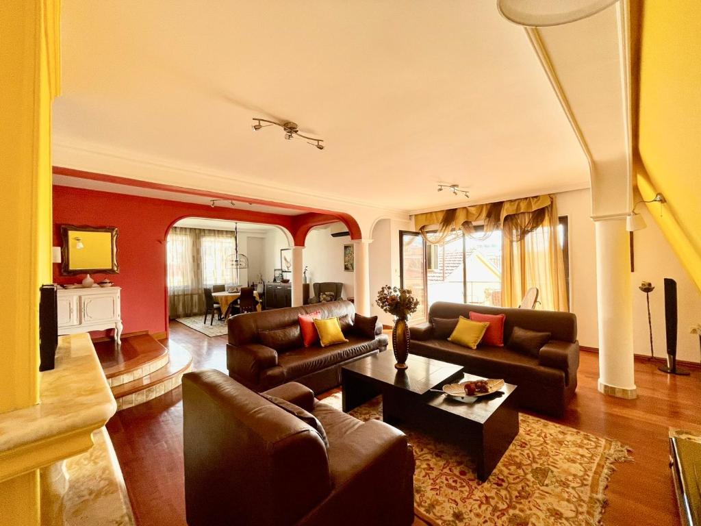 A seating area at Central Exclusive Apartment/Penthouse