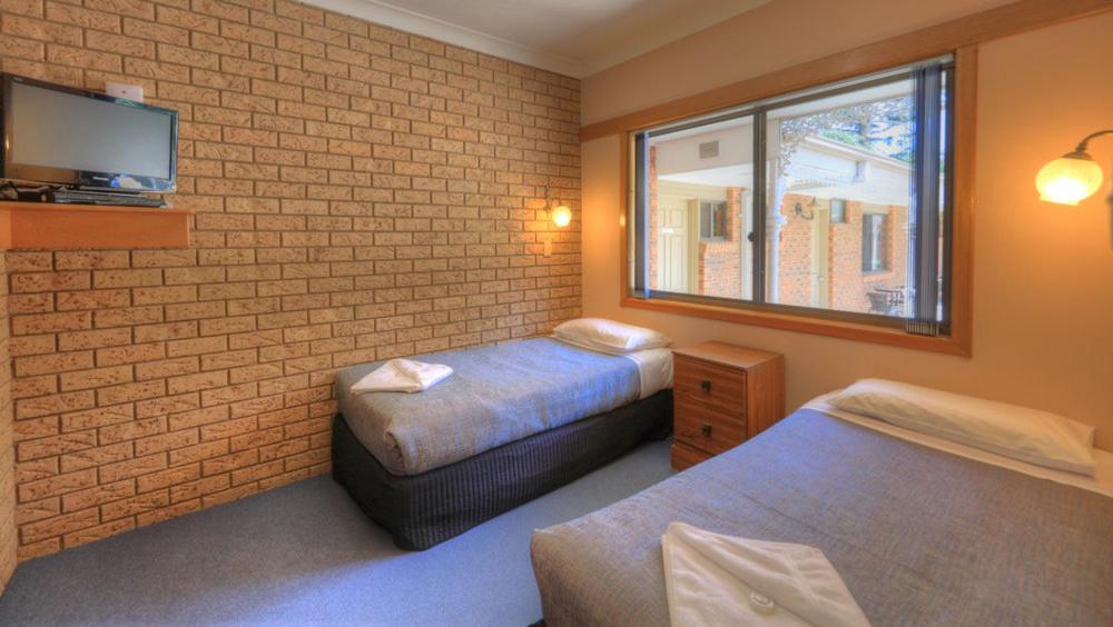 Postel nebo postele na pokoji v ubytování Barrass's John Bright Motor Inn