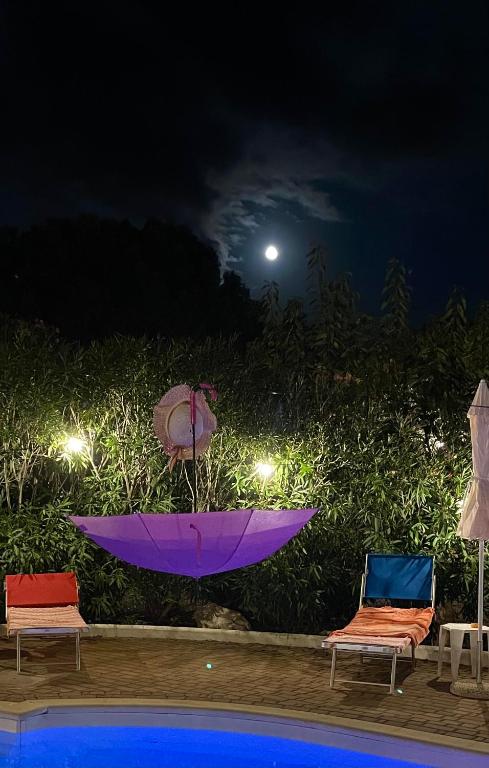 Bazén v ubytování Mirella Charming nebo v jeho okolí