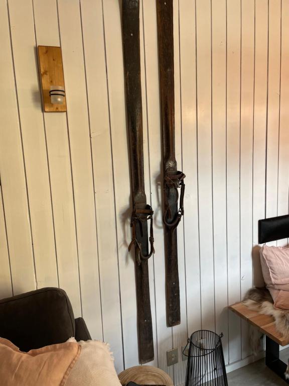 a room with two pipes on a wall at Appartamento Kern-Sciare A Portata Di Mano- in Madesimo