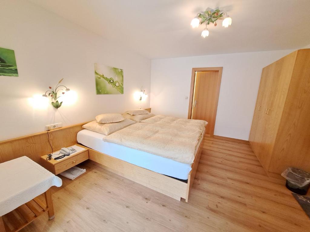 a bedroom with a large bed in a room at Pension Mallaun in Lech am Arlberg