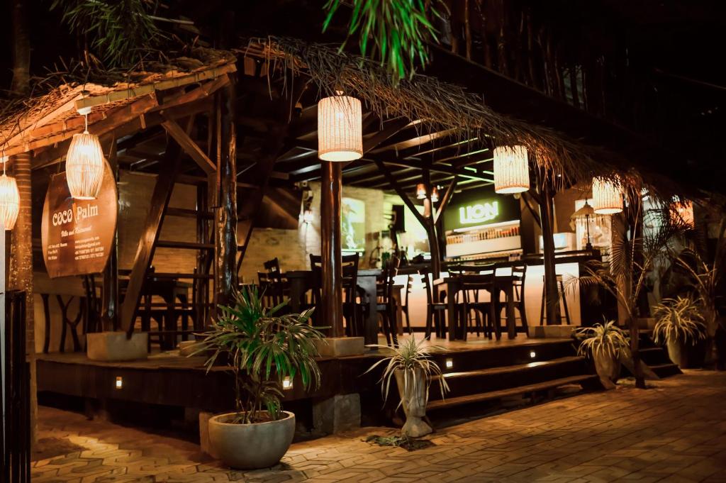 Restaurace v ubytování Coco Palm Villa and Cabanas