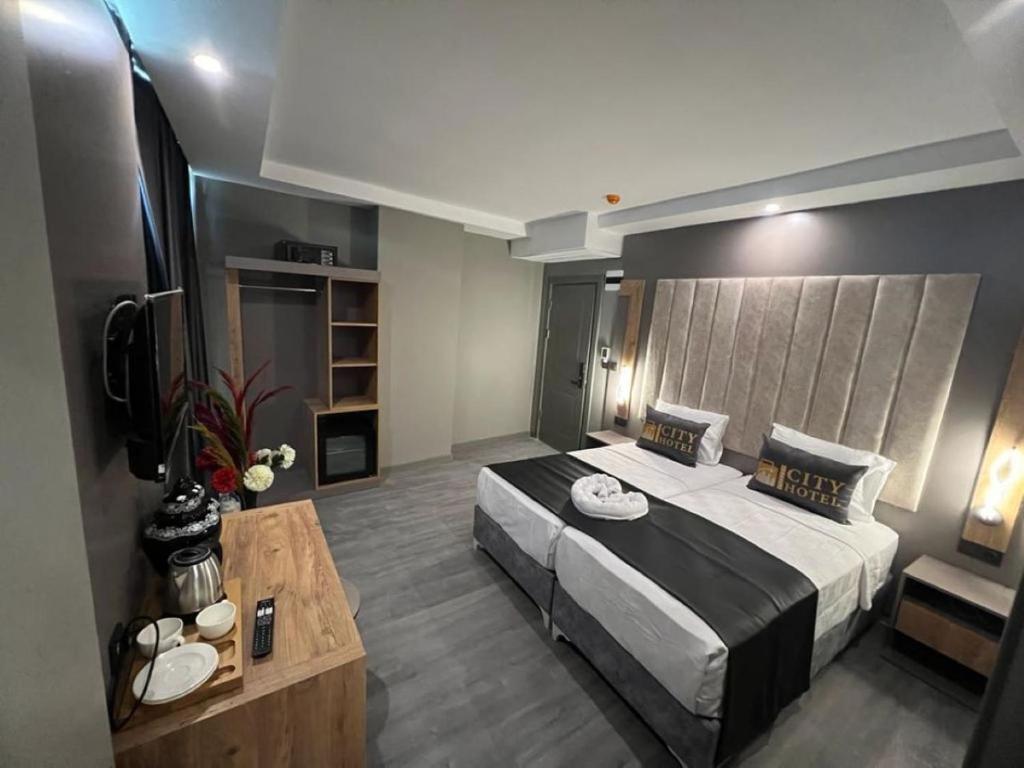 Postel nebo postele na pokoji v ubytování İstanbul City Airport Hotel